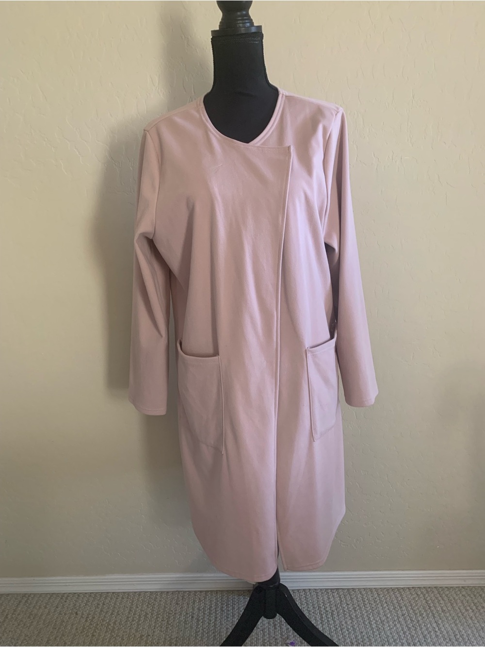 Soft Pink/Mauve Long Sleeve Women's Coat Lapels Can Be Open or Closed